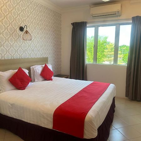 V Hotel Teluk Intan Exterior photo