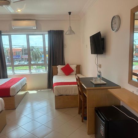 V Hotel Teluk Intan Exterior photo