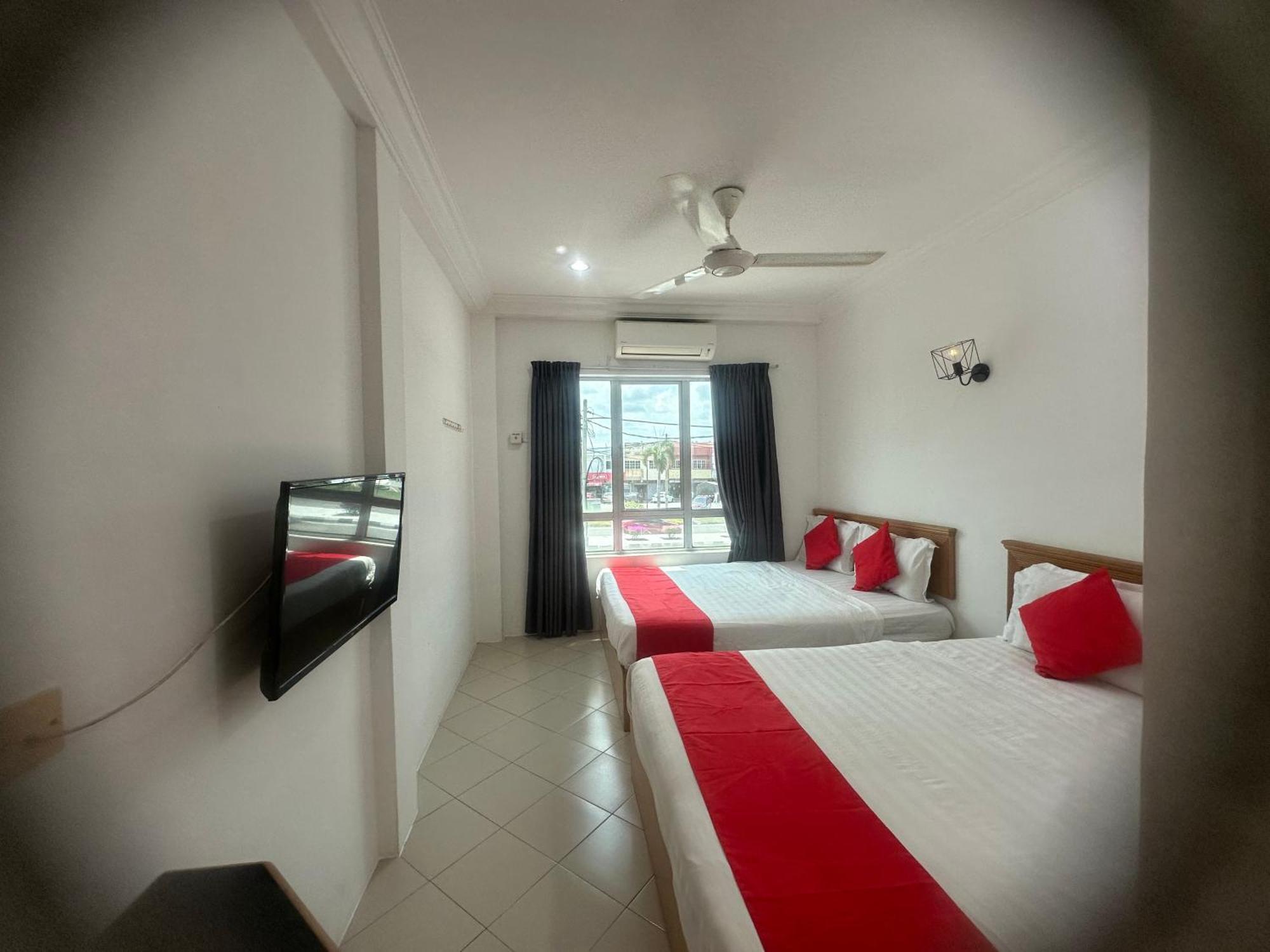 V Hotel Teluk Intan Exterior photo
