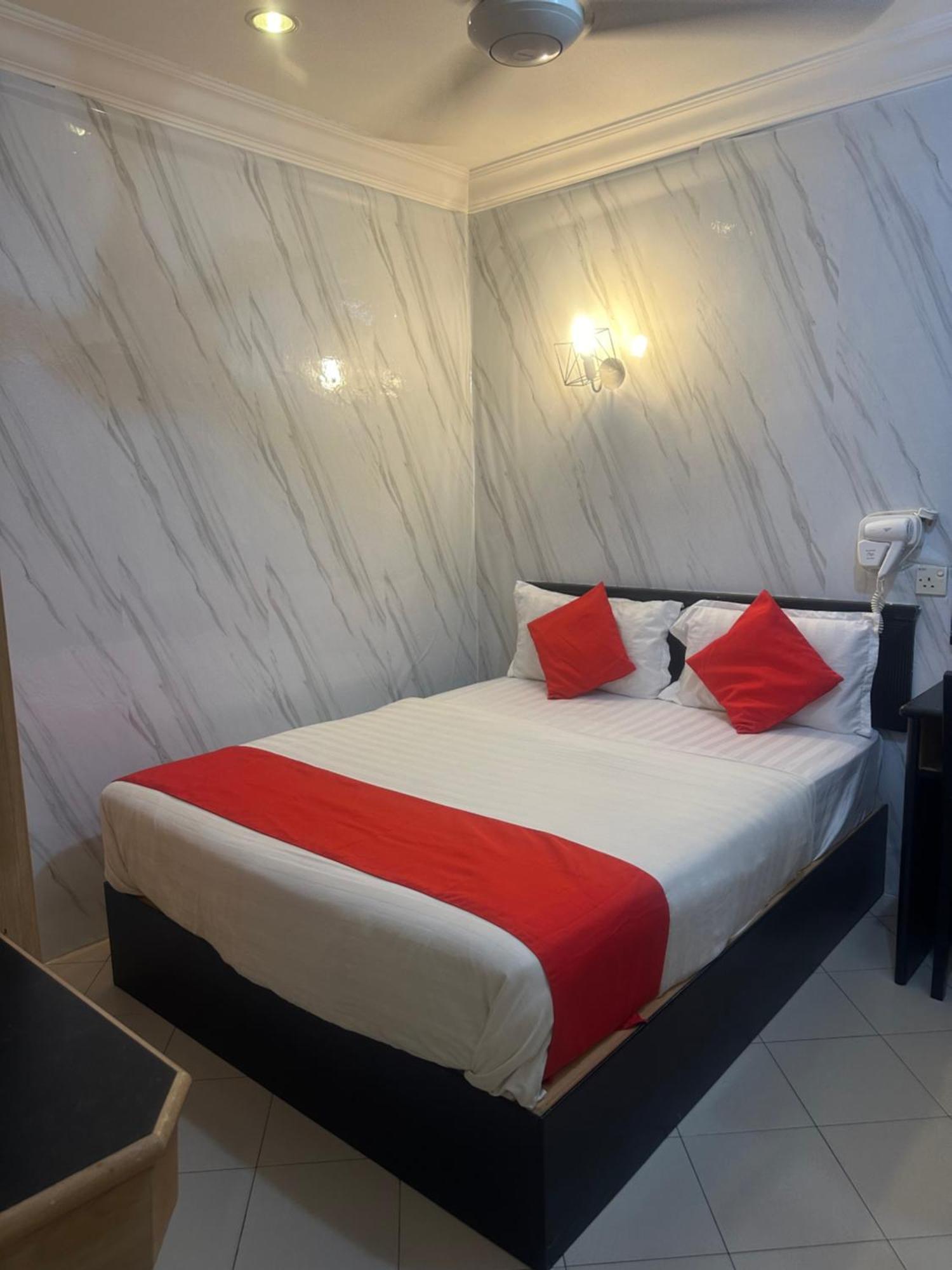 V Hotel Teluk Intan Exterior photo