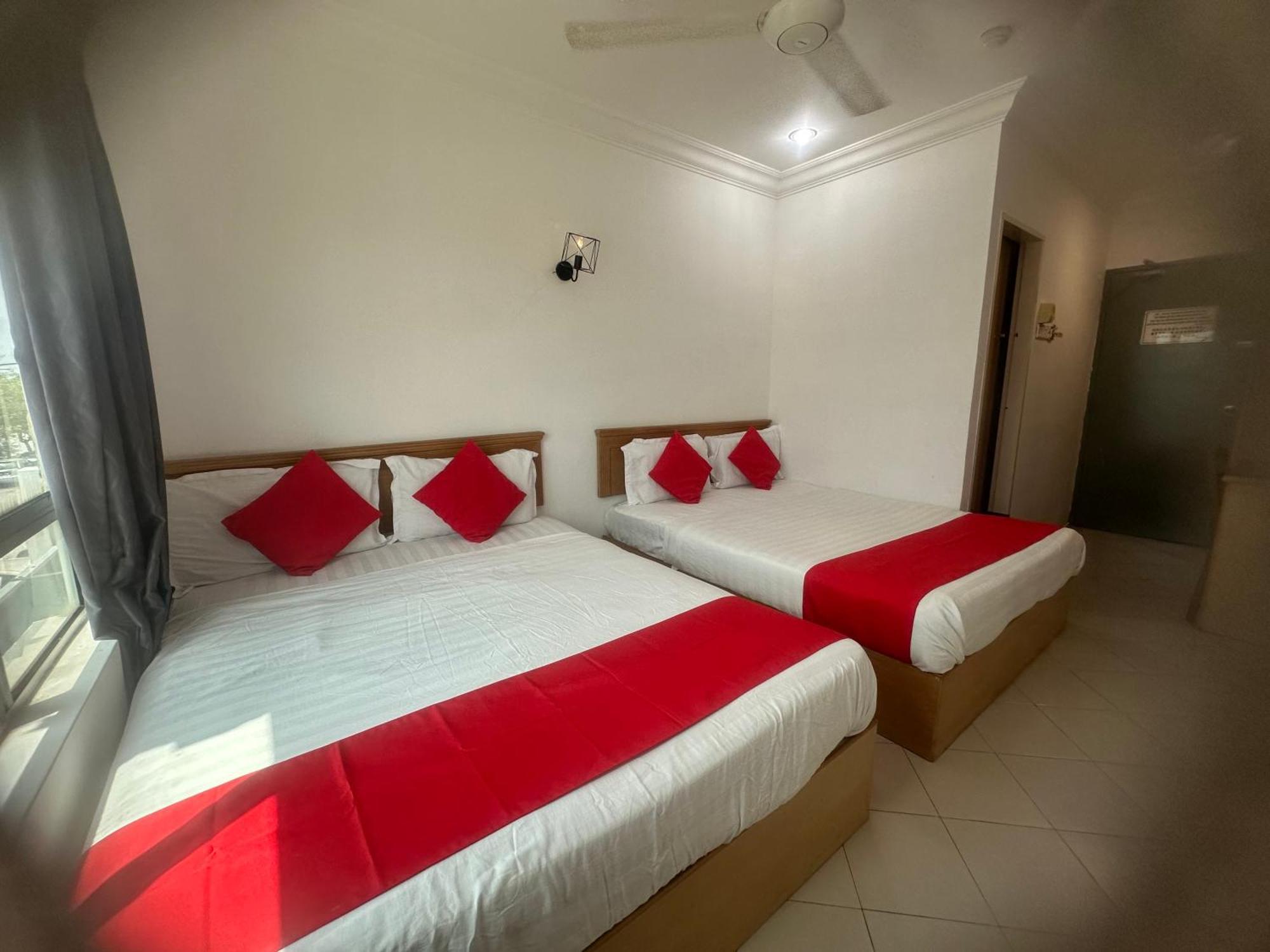 V Hotel Teluk Intan Exterior photo