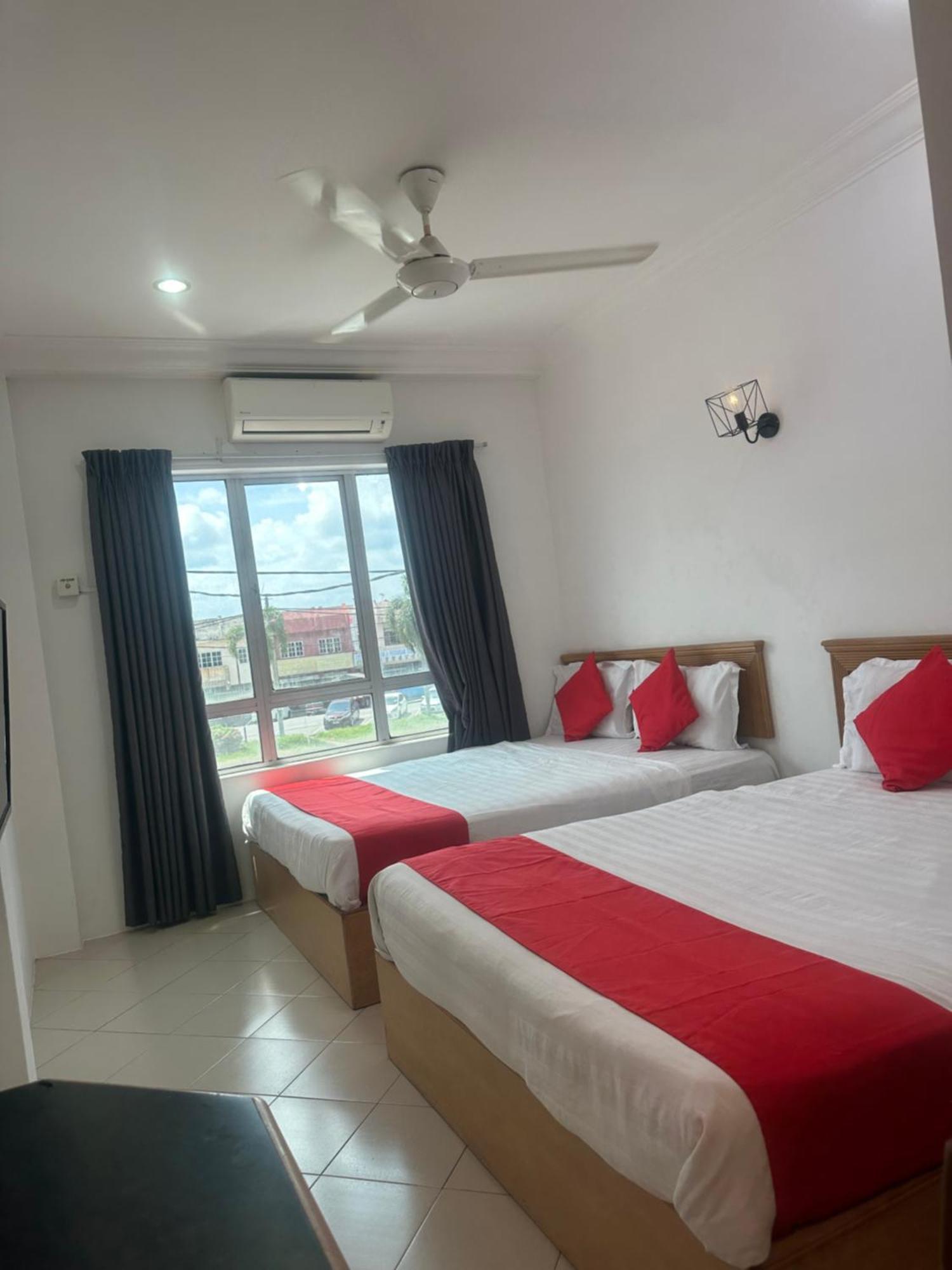 V Hotel Teluk Intan Exterior photo