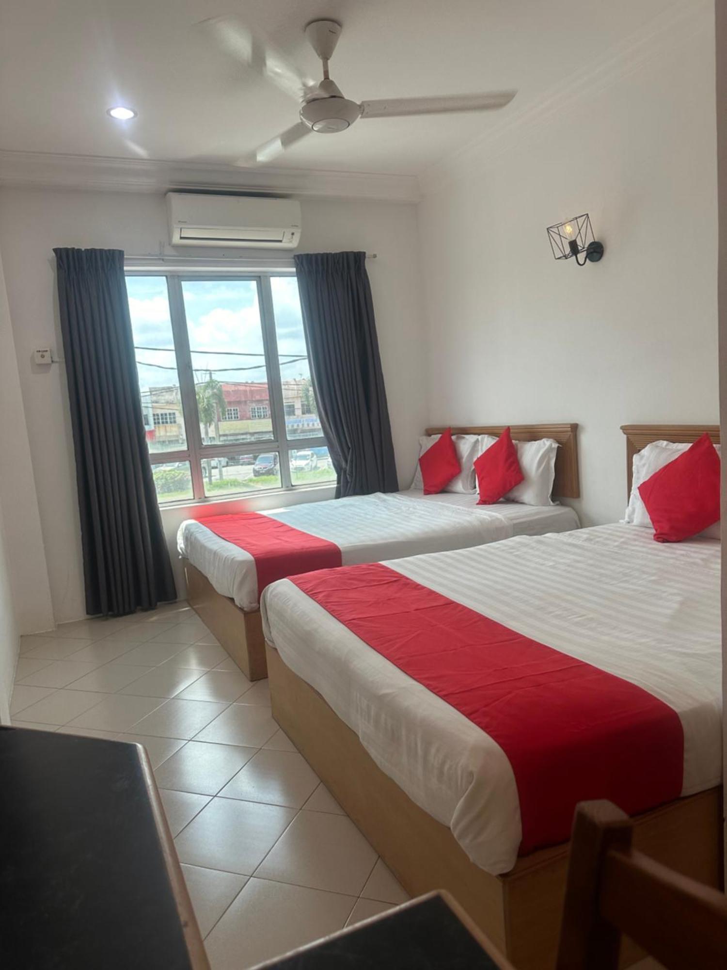 V Hotel Teluk Intan Exterior photo